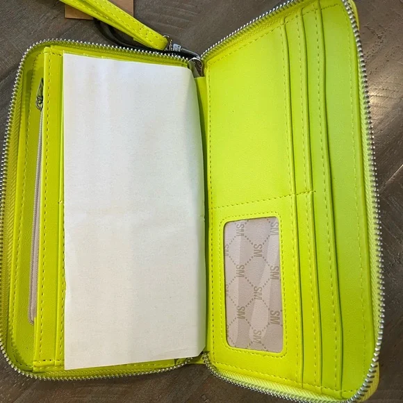 Steve Madden BZippy Lime Green Wristlet Wallet - Picture 7 of 10